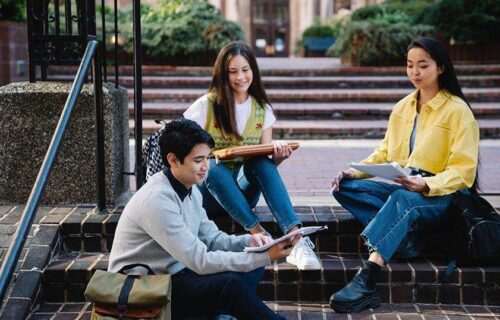 A Teologia na Sociedade: Relevância, Desafios e Contribuições